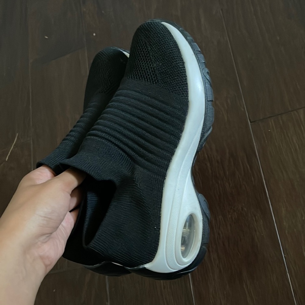 No lace pull on sock sneakers